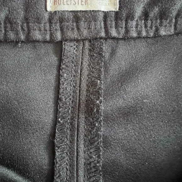 Black Hollister Suede Mini Skirt with Front Pockets and Zipper Size 7 Y2K - Picture 3 of 4